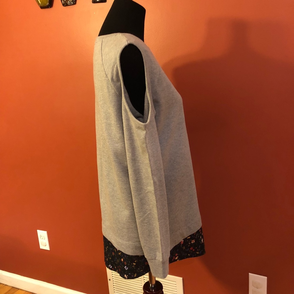 Cold shoulder Top - Picture 3 of 7